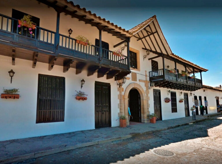 Giron-Colonial